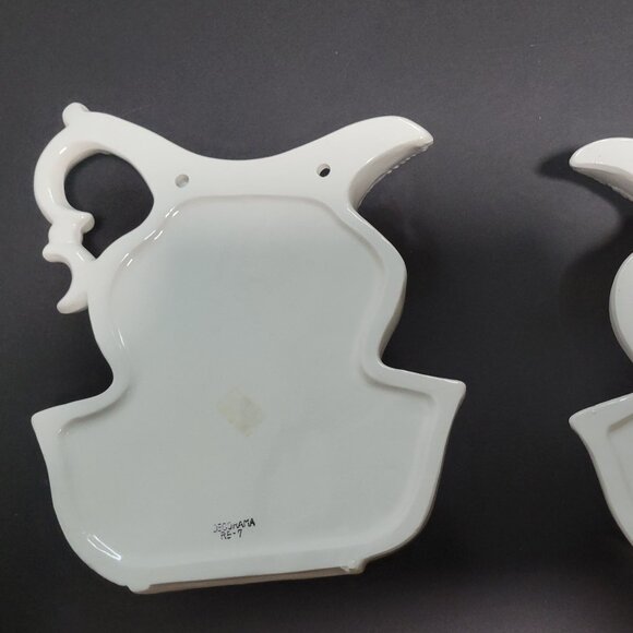 Vintage pair of white grapevine Decorama wall planter pockets. - Picture 5 of 6